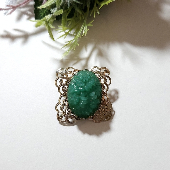 Vintage Jewelry - Vintage Faux Jade Carved Flower Gold Tone Brooch